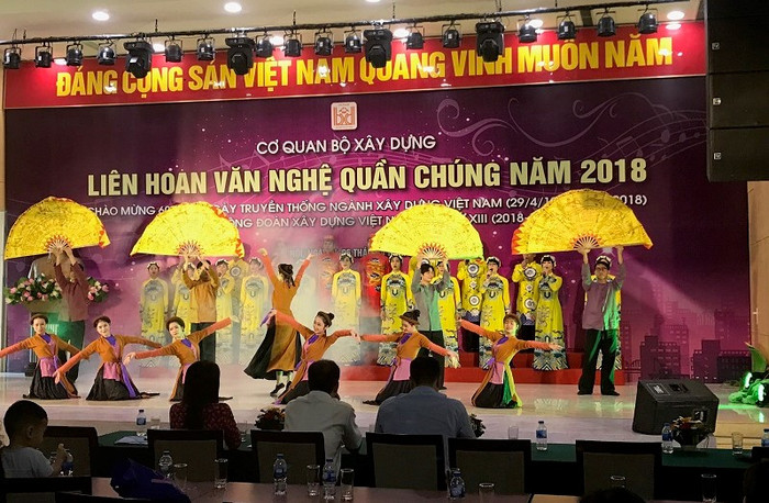 Liên hoan lần này thu hút gần 1.000 nam nữ diễn viên không chuyên đến từ 31 đội văn nghệ của các công đoàn cơ sở trực thuộc Công đoàn Cơ quan Bộ Xây dựng tham gia, với 109 tiết mục đa dạng thể loại từ hợp xướng, tam ca, song ca, đơn ca đến múa, độc tấu nhạc cụ…