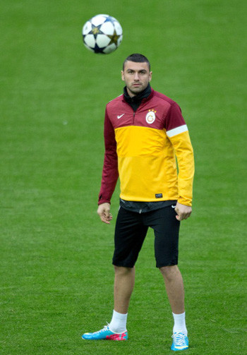 Tiền đạo Burak Yilmaz. Tiền đạo Burak Yilmaz.