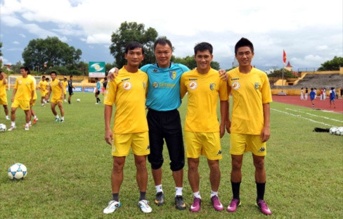 Công Vinh và những đồng đội-đồng hương ở Hà Nội.T&T.