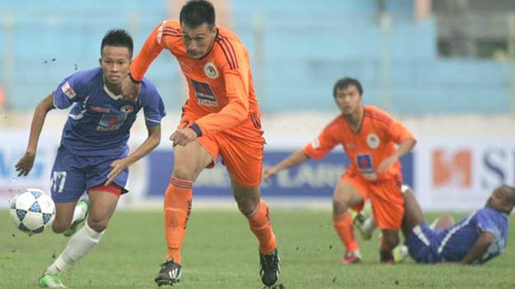 ột pha bóng trong trận tranh Siêu Cúp QG 2012 giữa XMXT.SG (sau) và SHB.ĐN. ột pha bóng trong trận tranh Siêu Cúp QG 2012 giữa XMXT.SG (sau) và SHB.ĐN.