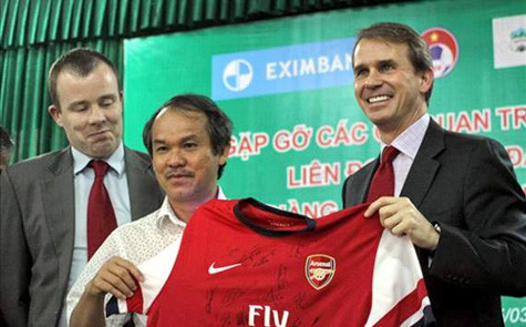 Bầu Đức có công lớn trong việc đưa Arsenal đến Việt Nam.
