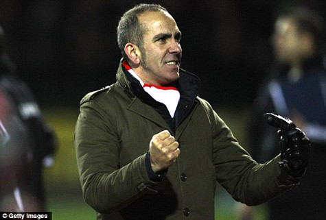 HLV Paolo Di Canio rời Swindon Town do bất đồng về nhân sự. HLV Paolo Di Canio rời Swindon Town do bất đồng về nhân sự.