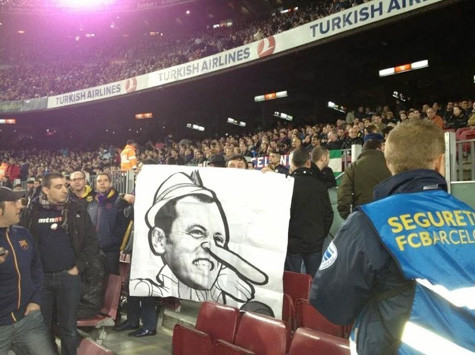 Chủ tịch Sandro Rosell biến thành Pinocchio mũi dài. Chủ tịch Sandro Rosell biến thành Pinocchio mũi dài.