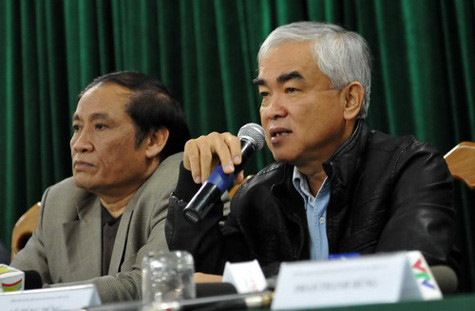 Ông Lê Hùng Dũng (phải).