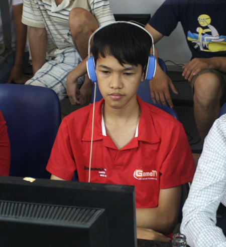 "Chim sẻ đi nắng", thần đồng làng Đế chế Việt Nam.