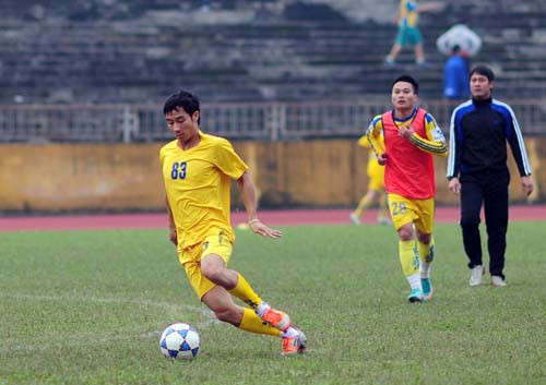 Quốc Vượng hiện giờ vẫn đang nằm trong diện “dự khuyết” của SLNA. Vượng là một trong những cầu thủ tập cần mẫn nhất, nhưng nhiều chuyên gia thừa nhận, khi SLNA đang trên đà trẻ hoá thì cơ hội của Vượng là vô cùng nhỏ. Quốc Vượng hiện giờ vẫn đang nằm trong diện “dự khuyết” của SLNA. Vượng là một trong những cầu thủ tập cần mẫn nhất, nhưng nhiều chuyên gia thừa nhận, khi SLNA đang trên đà trẻ hoá thì cơ hội của Vượng là vô cùng nhỏ.