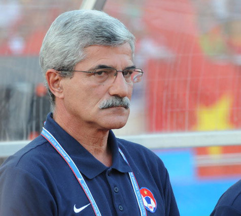 HLV Calisto quyết định tới châu Phi làm việc. HLV Calisto quyết định tới châu Phi làm việc.