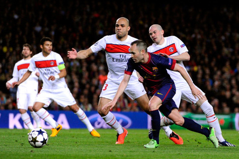 Những nghệ sĩ như Iniesta cũng chỉ chơi hay khi mục tiêu nhận bóng là Messi. Những nghệ sĩ như Iniesta cũng chỉ chơi hay khi mục tiêu nhận bóng là Messi.