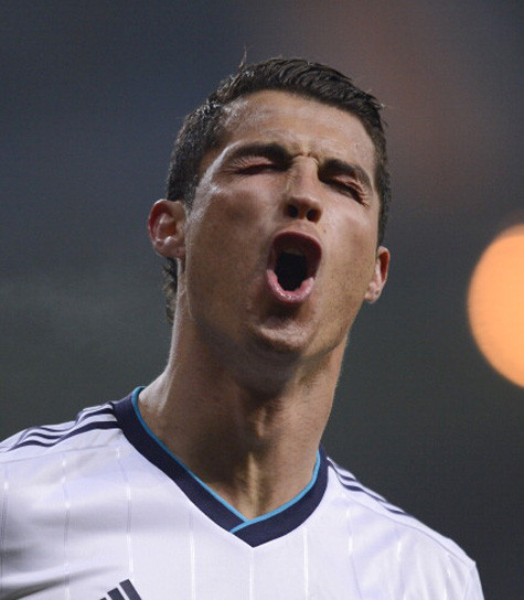 Không để ai phải thương hại, Ronaldo ghi hat-trick ngay sau ngày nhận Quả Bóng Bạc để mọi người thấy anh vẫn bình an. Không để ai phải thương hại, Ronaldo ghi hat-trick ngay sau ngày nhận Quả Bóng Bạc để mọi người thấy anh vẫn bình an.