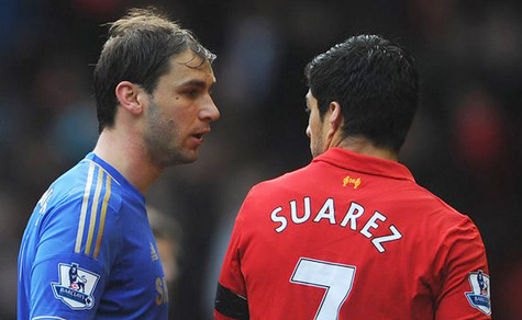 Luis Suarez và Ivanovic. Luis Suarez và Ivanovic.