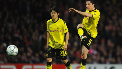 Kagawa thường xuyên phải nhường Lewandowski “ích kỷ”. Kagawa thường xuyên phải nhường Lewandowski “ích kỷ”.