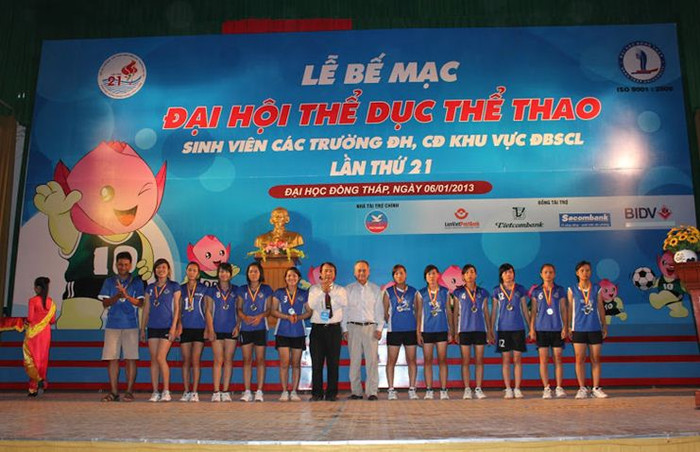 HCV bóng chuyền nữ trường Cao đẳng Cộng đồng Hậu Giang.