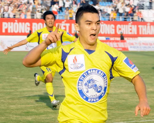 Đặng Văn Robert từng chơi cho Hải Phòng ở V-League 2011.