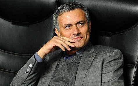 Mourinho một mình chống lại... tất cả.