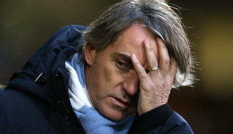 Mancini rời Man City trong tủi hổ. Mancini rời Man City trong tủi hổ.