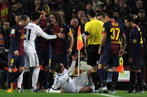 Pepe vẫn chơi bạo lực như thường thấy.