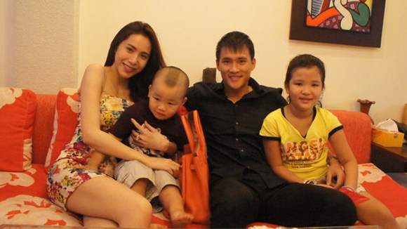 Công Vinh và Thủy Tiên mong muốn sẽ có có con trai lẫn gái, và họ đã có niềm vui ngay ngày đầu năm 2013. Công Vinh và Thủy Tiên mong muốn sẽ có có con trai lẫn gái, và họ đã có niềm vui ngay ngày đầu năm 2013.