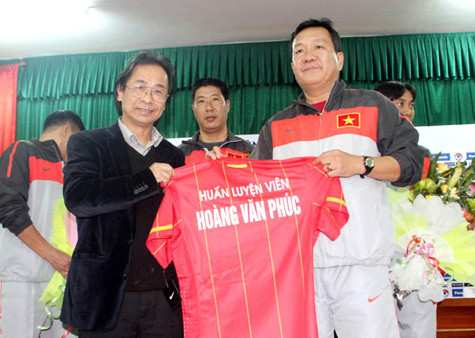 Gần như chắc chắn HLV Hoàng Văn Phúc sẽ tiếp tục dẫn dắt ĐT Việt Nam. Ảnh: VSI