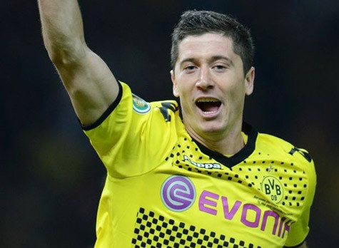 Lewandowski được cho rằng đang trên đường đến Allianz Arena. Lewandowski được cho rằng đang trên đường đến Allianz Arena.