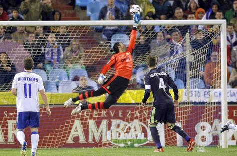 Lopez bay người cứu nguy cho Real. Lopez bay người cứu nguy cho Real.