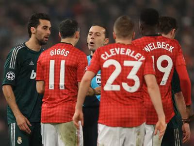 Niềm vui của trận đấu thứ 1000 không trọn vẹn với Giggs.