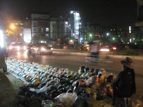 "Ăn trông nồi, ngồi có trông hướng?". Ảnh: Ngọc Khánh "Ăn trông nồi, ngồi có trông hướng?". Ảnh: Ngọc Khánh
