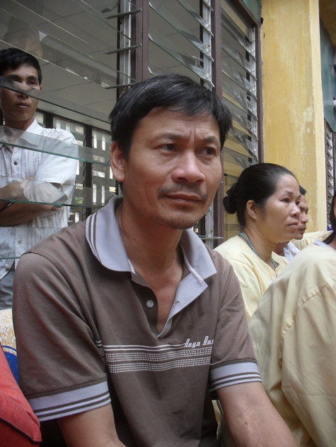 Anh Huy cảm thấy lòng nhẹ nhàng hơn khi thấy con gái Ninh Chi vui đùa cùng các bạn đồng cảnh ngộ. Ảnh: Ngọc Khánh Anh Huy cảm thấy lòng nhẹ nhàng hơn khi thấy con gái Ninh Chi vui đùa cùng các bạn đồng cảnh ngộ. Ảnh: Ngọc Khánh