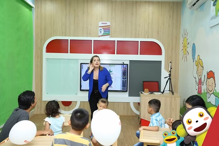 Đội ngũ 100% giáo viên bản ngữ cùng môi trường Anh ngữ hiện đại, ứng dụng công nghệ tối ưu.