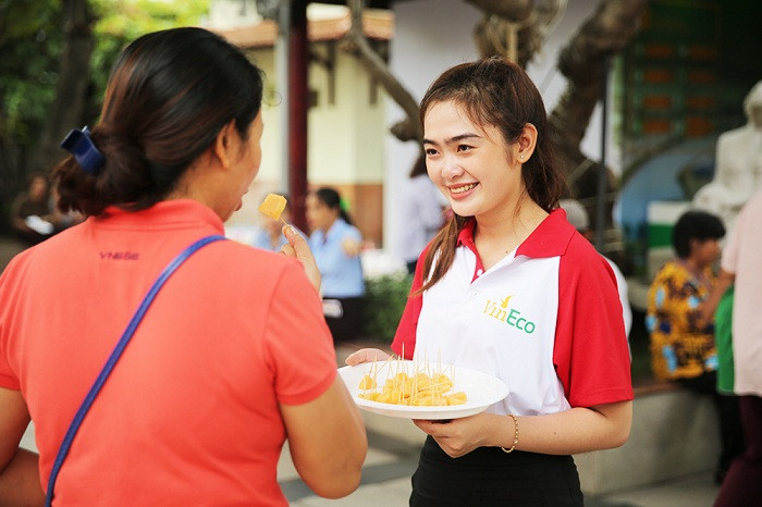 Người tham dự còn được tham gia nhiều chương trình hoạt náo tại các khu trưng bày của VinMart & VinMart+, VinEco và các nhà cung cấp… Người tham dự còn được tham gia nhiều chương trình hoạt náo tại các khu trưng bày của VinMart & VinMart+, VinEco và các nhà cung cấp…