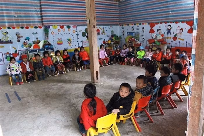 Điểm trường có khoảng 60 học sinh chia ra làm 2 lớp (mầm non bé và mầm non lớn).