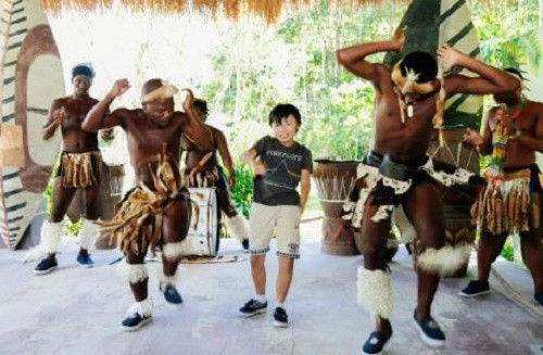 Du khách sẽ được nhảy nhót và selfie thoải mái với người Zulu trong suốt trong mùa lễ hội từ tháng 12 đến tháng 1 năm mới. Du khách sẽ được nhảy nhót và selfie thoải mái với người Zulu trong suốt trong mùa lễ hội từ tháng 12 đến tháng 1 năm mới.