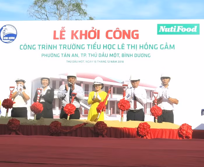 Trường tiểu học Lê Thị Hồng Gấm được khởi công, sau khi xây dựng xong sẽ góp phần giảm bớt tình trạng quá tải học sinh trên mỗi phòng học ở thành phố Thủ Dầu Một.