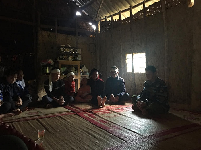 Mẹ em Hà Văn Quân đã qua đời do mắt bệnh nặng, để lại nỗi đau buồn cùng gánh nặng kinh tế lên đôi vai người chồng. Mẹ em Hà Văn Quân đã qua đời do mắt bệnh nặng, để lại nỗi đau buồn cùng gánh nặng kinh tế lên đôi vai người chồng.