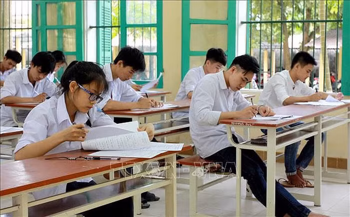 Học sinh làm đề kiểm tra (Ảnh minh họa: TTXVN).