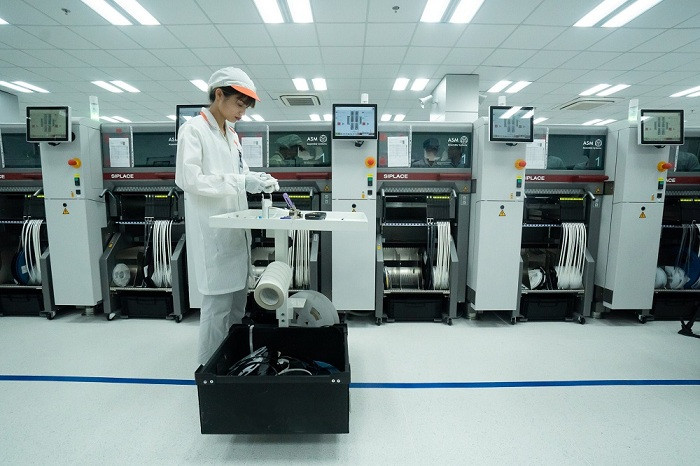 Dây truyền gắn linh kiện điện tự động tại nhà máy Vsmart. Dây truyền gắn linh kiện điện tự động tại nhà máy Vsmart.