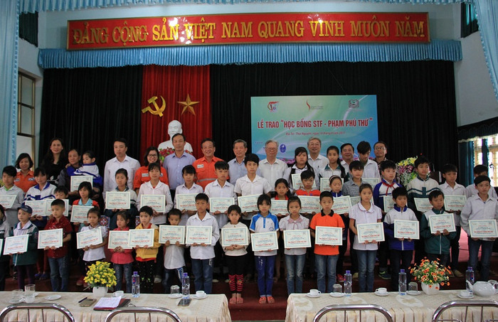 Tập đoàn Masan luôn quan tâm tới các hoạt động hỗ trợ học sinh nghèo vượt khó. Tập đoàn Masan luôn quan tâm tới các hoạt động hỗ trợ học sinh nghèo vượt khó.