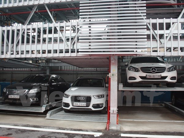 Hà Nội đang cần có thêm nhiều bãi để xe. ảnh: TTXVN. Hà Nội đang cần có thêm nhiều bãi để xe. ảnh: TTXVN.