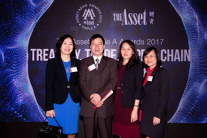 Các đại biểu chụp ảnh lưu niệm tại buổi lễ. Các đại biểu chụp ảnh lưu niệm tại buổi lễ.