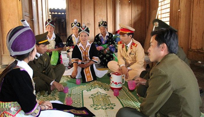 Công an huyện Kỳ Sơn (Nghệ An) tuyên truyền, vận động nhân dân tham gia phòng chống ma túy. ảnh: Báo Nghệ An. Công an huyện Kỳ Sơn (Nghệ An) tuyên truyền, vận động nhân dân tham gia phòng chống ma túy. ảnh: Báo Nghệ An.