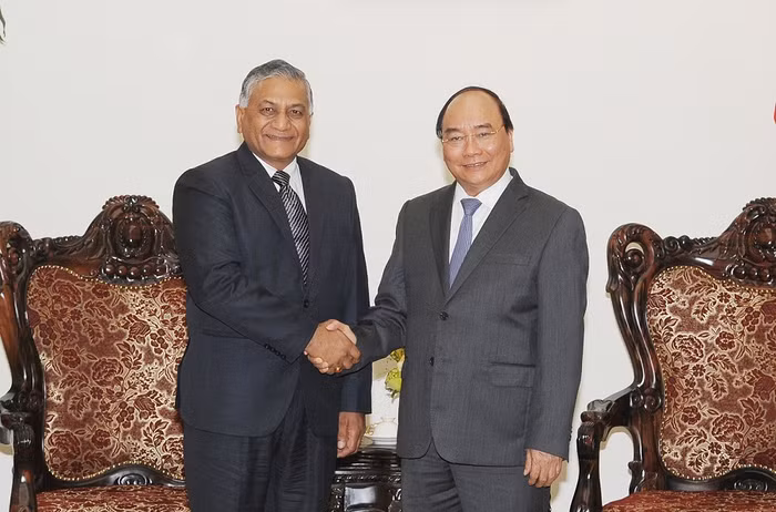 Thủ tướng Nguyễn Xuân Phúc tiếp Quốc vụ khanh Bộ Ngoại giao Ấn Độ - ôg Vijay Kumar Singh. ảnh: vgp.