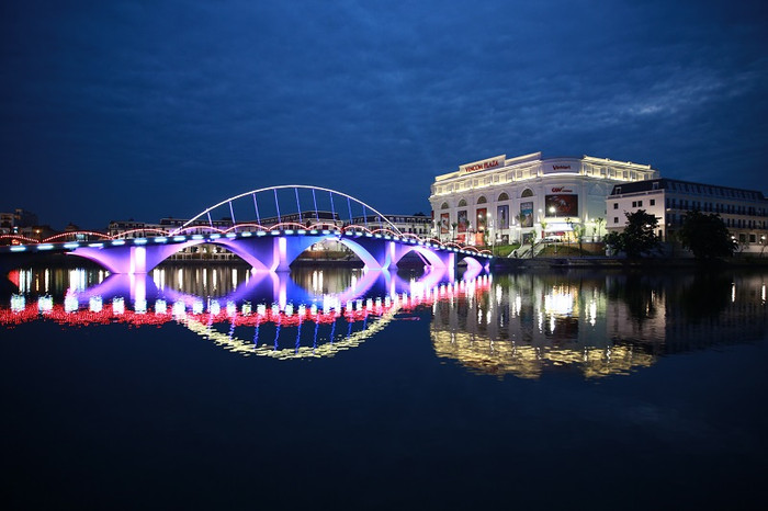 Các công trình mới đưa vào kinh doanh của Vingroup góp phần thay đổi diện mạo của các tỉnh, thành phố và nâng cao chất lượng sống của người dân. Các công trình mới đưa vào kinh doanh của Vingroup góp phần thay đổi diện mạo của các tỉnh, thành phố và nâng cao chất lượng sống của người dân.