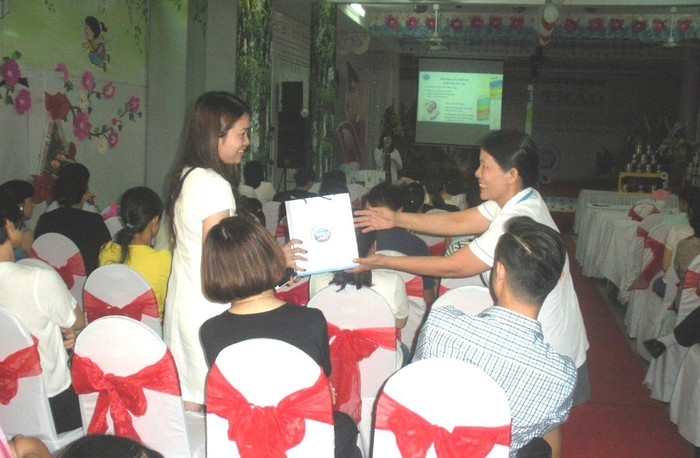 Nhãn hàng Cô gái Hà Lan (thuộc Công ty FrieslandCampina Việt Nam). Nhãn hàng Cô gái Hà Lan (thuộc Công ty FrieslandCampina Việt Nam).