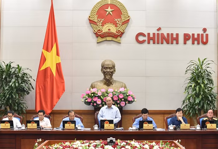 Thủ tướng yêu cầu hoàn thiện các quy định xử lý nợ xấu, không để ảnh hưởng tới phát triển kinh tế - xã hội. ảnh: vgp.