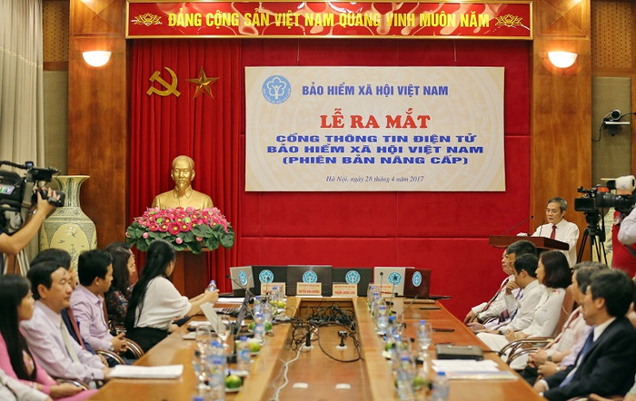 Ông Phạm Lương Sơn - Tổng Giám đốc Bảo hiểm Xã hội Việt Nam cho biết: Phiên bản nâng cấp này đã đáp ứng được yêu cầu khi tích hợp tất cả các kênh thông tin, giao dịch, tiện ích... để đảm bảo là điểm truy cập duy nhất của Bảo hiểm Xã hội Việt Nam trên môi trường internet. Ông Phạm Lương Sơn - Tổng Giám đốc Bảo hiểm Xã hội Việt Nam cho biết: Phiên bản nâng cấp này đã đáp ứng được yêu cầu khi tích hợp tất cả các kênh thông tin, giao dịch, tiện ích... để đảm bảo là điểm truy cập duy nhất của Bảo hiểm Xã hội Việt Nam trên môi trường internet.