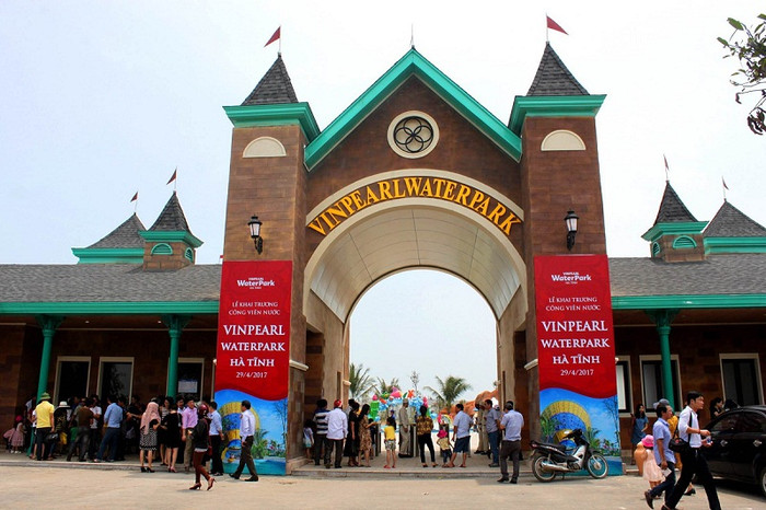 Công viên nước Vinpearlland Water Park Hà Tĩnh với diện tích 7 ha là công viên nước đầu tiên và lớn nhất khu vực Bắc Trung bộ. Công viên nước Vinpearlland Water Park Hà Tĩnh với diện tích 7 ha là công viên nước đầu tiên và lớn nhất khu vực Bắc Trung bộ.
