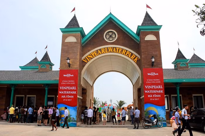Công viên nước Vinpearlland Water Park Hà Tĩnh với diện tích 7 ha là công viên nước đầu tiên và lớn nhất khu vực Bắc Trung bộ.