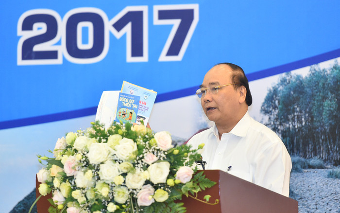 Thủ tướng Nguyễn Xuân Phúc: "Xây hồ chứa nước nhưng khi hạn thì hồ lại cạn kiệt, thiếu nước chống hạn, Như vậy là quy trình điều tiết hồ sai”. ảnh: VGP. Thủ tướng Nguyễn Xuân Phúc: "Xây hồ chứa nước nhưng khi hạn thì hồ lại cạn kiệt, thiếu nước chống hạn, Như vậy là quy trình điều tiết hồ sai”. ảnh: VGP.