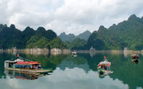 Na Hang là khu du lịch nổi tiếng tại Tuyên Quang. ảnh trên Báo Tổ quốc.