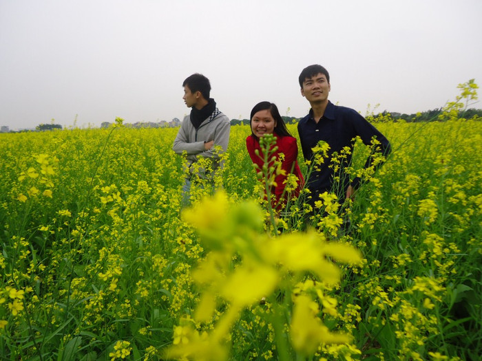 Chi thích tham gia các hoạt động tình nguyện xã hội, hay cười và tính đôi khi hơi bốc đồng.