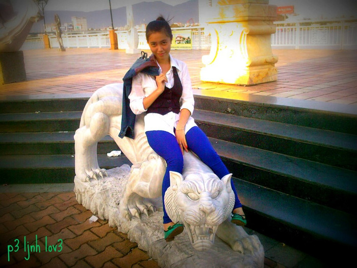 Ái Linh là người bướng bỉnh, luôn vui vẻ, lạc quan và năng động.